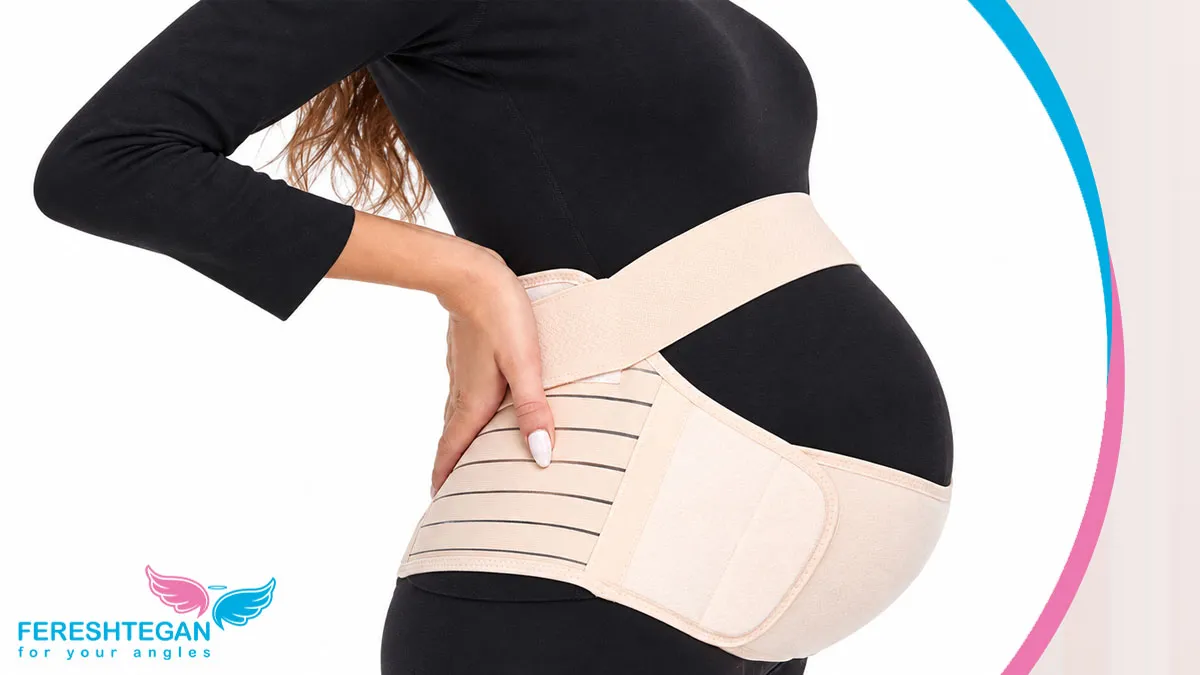 مادر باردار در حال استفاده از شکم‌بند بارداری برای حمایت ملایم از شکم